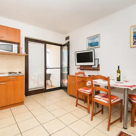 Apartment Danica Murter
